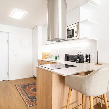 Charming One Min Walk To The * Estoril