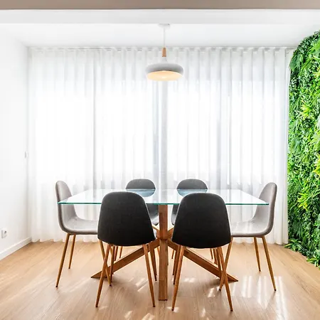 Charming One Min Walk To The Apartamento Estoril