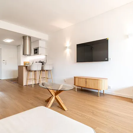 Charming One Min Walk To The Apartamento Estoril
