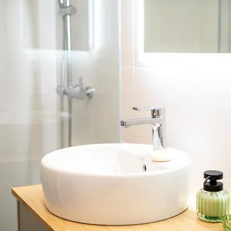 Charming One Min Walk To The Apartamento Estoril