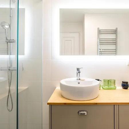 Charming One Min Walk To The * Estoril