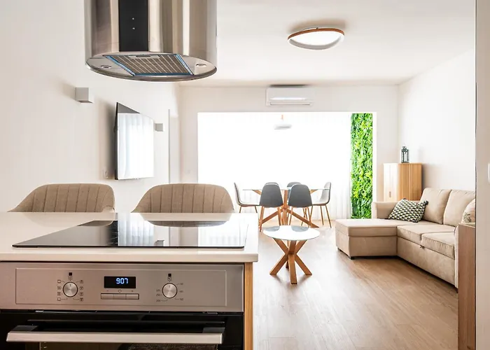 Charming One Min Walk To The *