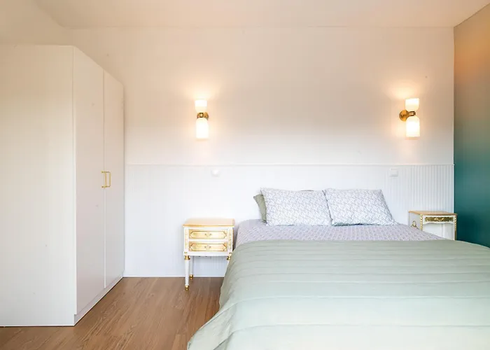 Charming One Min Walk To The * Estoril